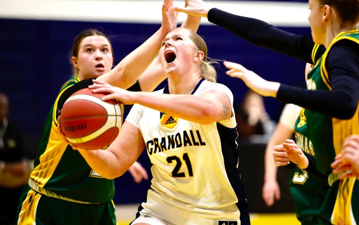 Tommies Take Down Chargers 66-40